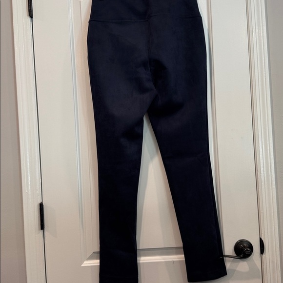 Andrew Marc Women's Mid Rise Lightweight Faux Suede Pull On Pant Navy Size Small - Picture 7 of 8